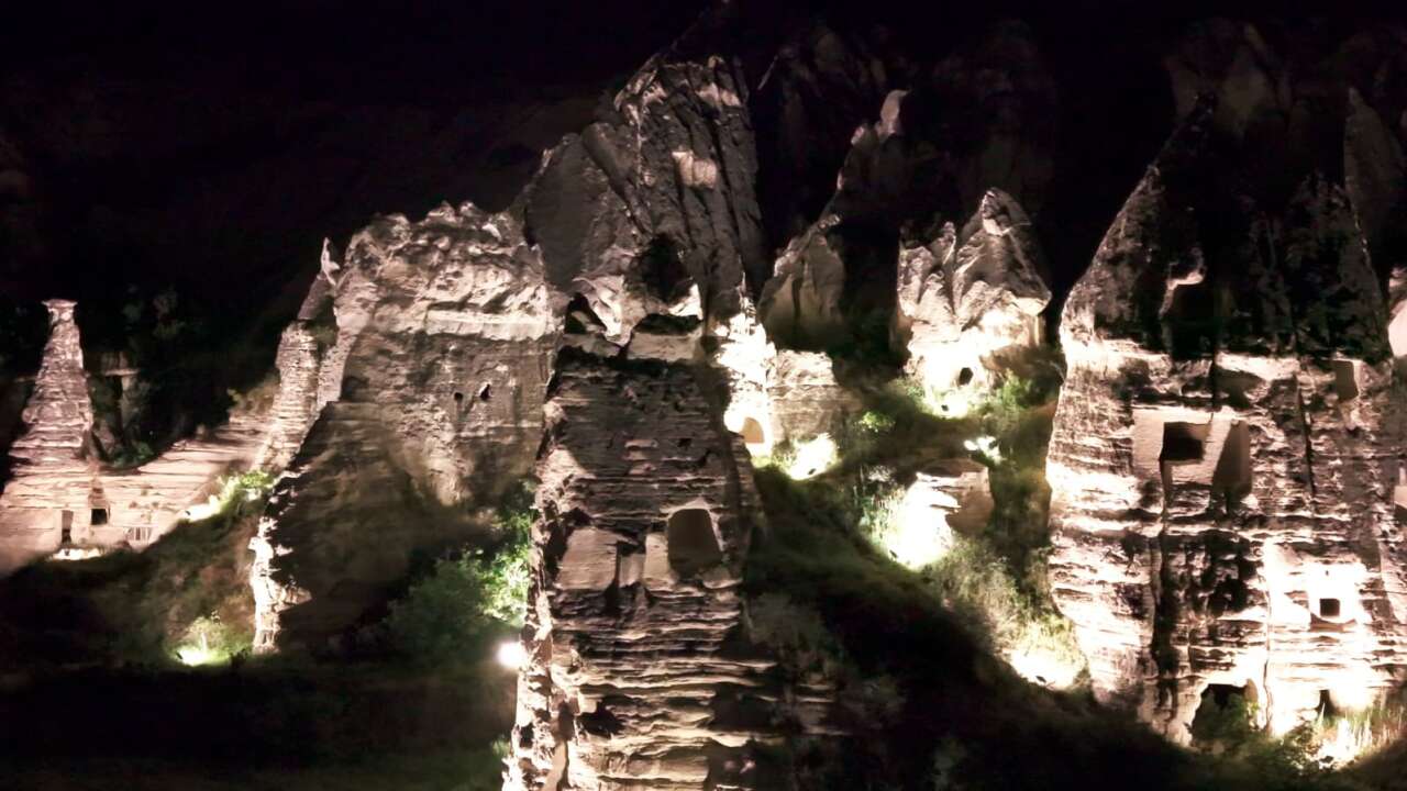 Bakan Ersoy: Kapadokya'nın güzelliğini gece saatlerine de yansıttık 2